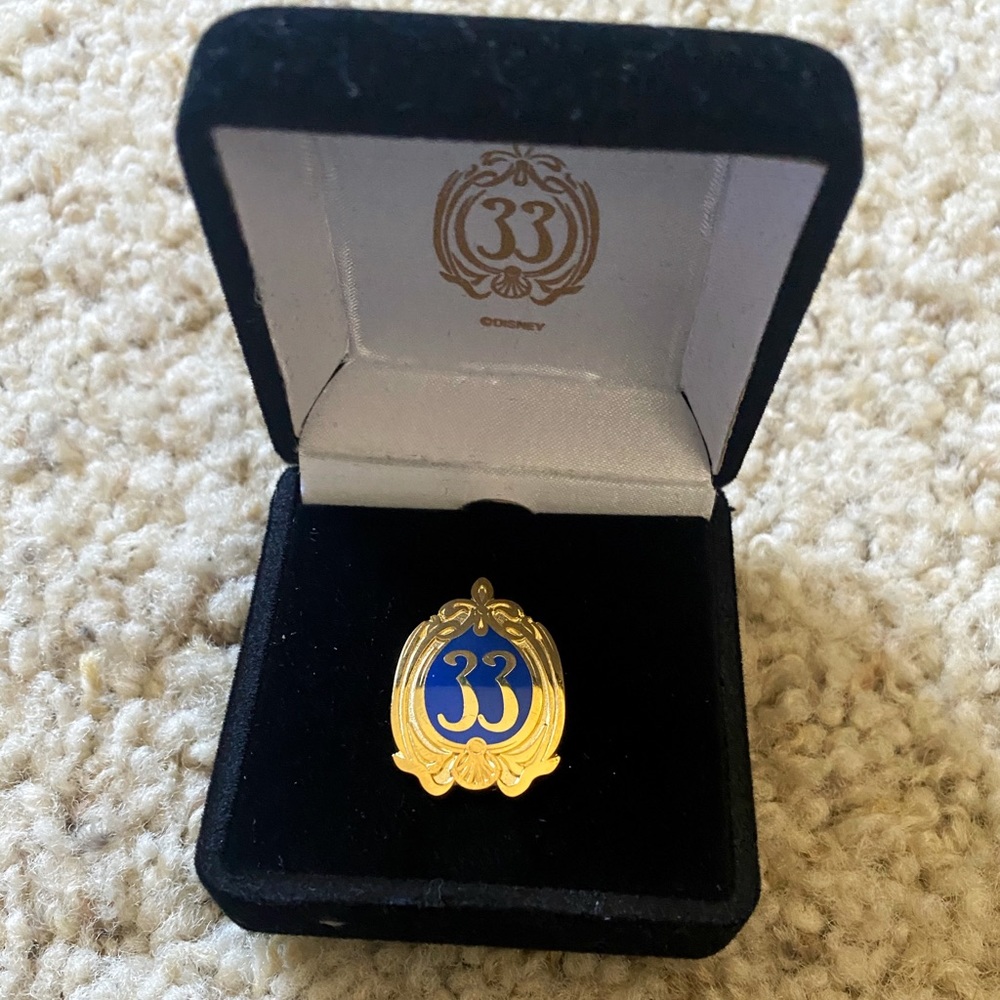 Disneyland Club 33 pin